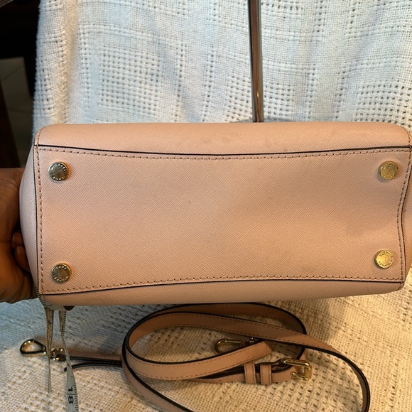 Auth Micheal Kors medium Shoulder Bag with removable and adjustable straps - Picture 9 of 11